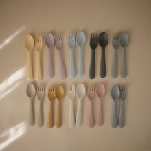 將圖片載入圖庫檢視器 Dinnerware Fork and Spoon Set (Sage)