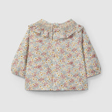 Load image into Gallery viewer, Floral blouse with smocking